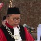 KHIDMAT: Presiden Joko Widodo resmi lantik Asrul Sani menjadi Hakim Mahkmah Konstitusi (MK). Kamis, (18/01). (ist/TELITI.ID) 