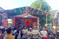 MERIAH: PPK dan PPS wilayah Kecamatan Galis melepas merpati guna memulai gelar sosialisasi Pilkada Serentak 2024 melalui event Jalan Jalan Sehat (JJS), Minggu (25/08). (Ist/TELITI) 