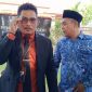 TEGAS: Kuasa Hukum Terdakwa Sini, Ach. Suhairi saat jumpa pers usai mengikuti sidang putusan kliennya di Pengadilan Negeri (PN) Pamekasan, Kamis (26/09). (ZAINI DAHLAN/TELITI) 