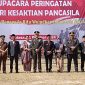 FOTO BERSAMA: Forum Komunikasi Pimpinan Daerah (Forkopimda) Pamekasan abadikan foto usai pergelaran peringatan hari kesaktian Pancasila di Pendapa Ronggosukowati Pamekasan, Selasa (01/10) (ZAINI DAHLAN/TELITI) 