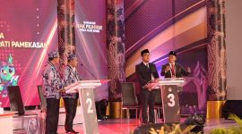 TEGAS: Calon Bupati dan Wakil Bupati Muhammad Baqir Aminatullah-Taufadi saat menanggapi pasangan calon nomor urut dua saat debat ke dua di Hotel Odaita, Jalan Raya Sumenep, Sabtu (02/11). (Istimewa/Teliti)
