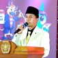 BICARA: Ketua Komisi Pemilihan Umum (KPU) Kabupaten Pamekasan, Mahdi memberikan sambutan saat debat ketiga calon bupati dan wakil bupati Pamekasan di Hotel Odaita, Jum'at (15/11). (Istimewa/Teliti) 