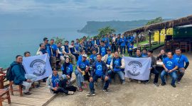 Sejumlah orang abadikan momen saat berada di JLS yang ada di Tulungagung. (Ist/Teliti) 